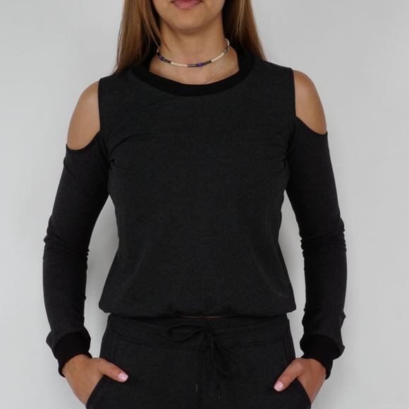 Tops - Cut off shoulder super soft blouse